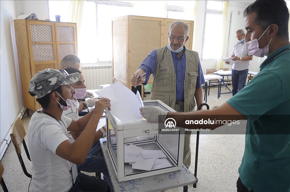 Algérie: coup d'envoi des élections législatives anticipées