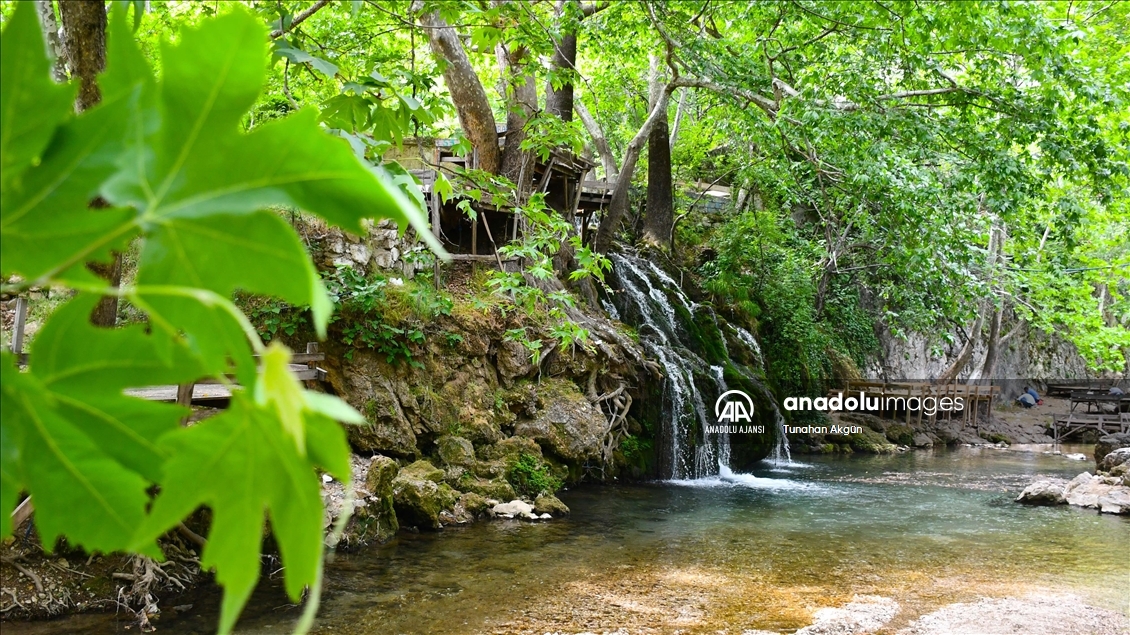 Kahramanmaraş'taki Döngel Şelalesi doğal güzellikleriyle ziyaretçilerini ağırlıyor