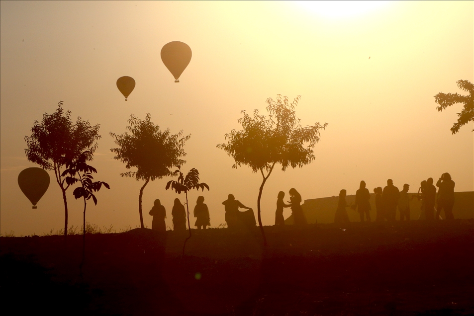Kapadokya'da kontrollü normalleşmeyle ilginin arttığı sıcak hava balonlarının görsel şöleni