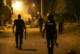 Les manifestations nocturnes se poursuivent à l'ouest de la capitale, Tunis, sur fond de la mort d'un jeune homme, lors des événements déroulés dans le quartier de Sidi Hassine.