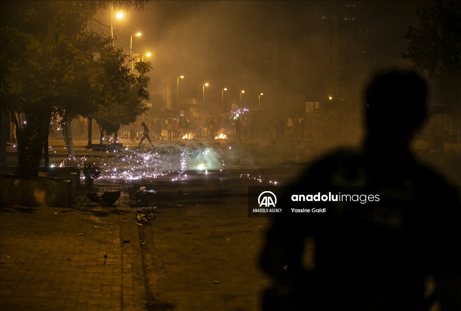 Tunisie : Cinquième nuit de protestations après la mort d'un jeune homme à l'ouest de la capitale
