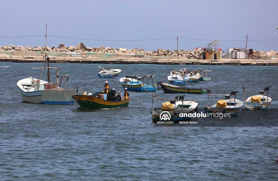 وقفة بغزة رفضا للحصار والاعتداءات الإسرائيلية على الصيادين