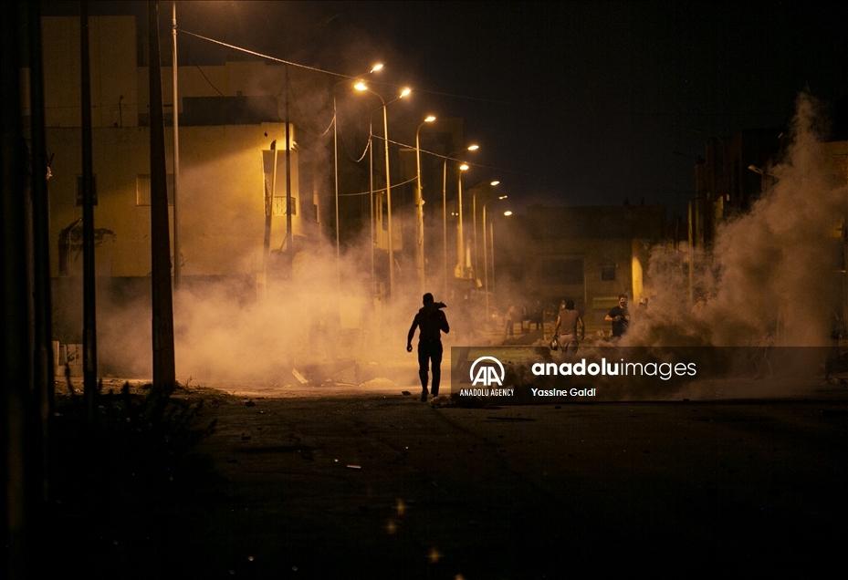 Tunisie : Cinquième nuit de protestations après la mort d'un jeune homme à l'ouest de la capitale