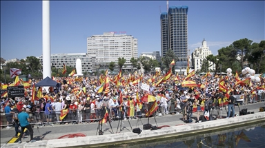 İspanyol sağı, sol hükümetin, tutuklu Katalan siyasetçileri affetme girişimini protesto etti