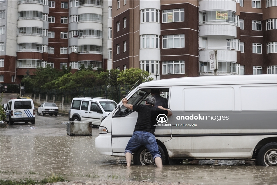 Başkentte sağanak, İvedik Organize Sanayi bölgesinde maddi hasara neden oldu