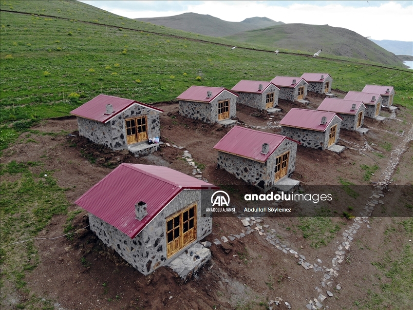 Ağrı'daki Balık Gölü kısıtlamalardan bunalanların uğrak yeri oldu