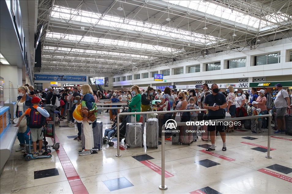 Пассажиропоток в аэропортах Антальи увеличивается
