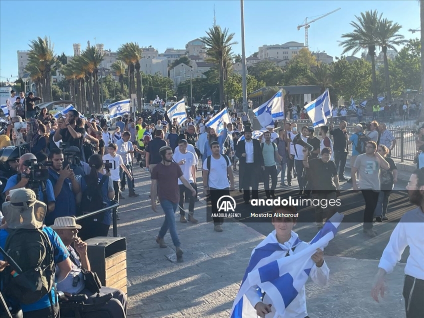 "مسيرة الأعلام" الإسرائيلية تصل منطقة باب العامود
