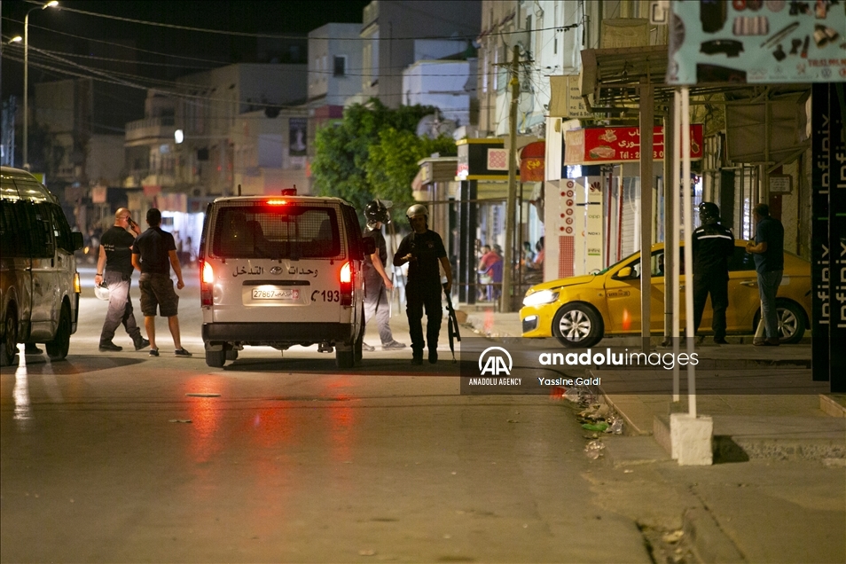 تونس.. احتجاجات ليلية بالعاصمة تنديدا بالتعامل الأمني "العنيف"