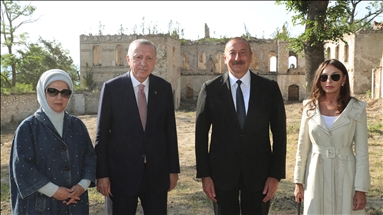 بازدید اردوغان از اماکن تاریخی شوشا
