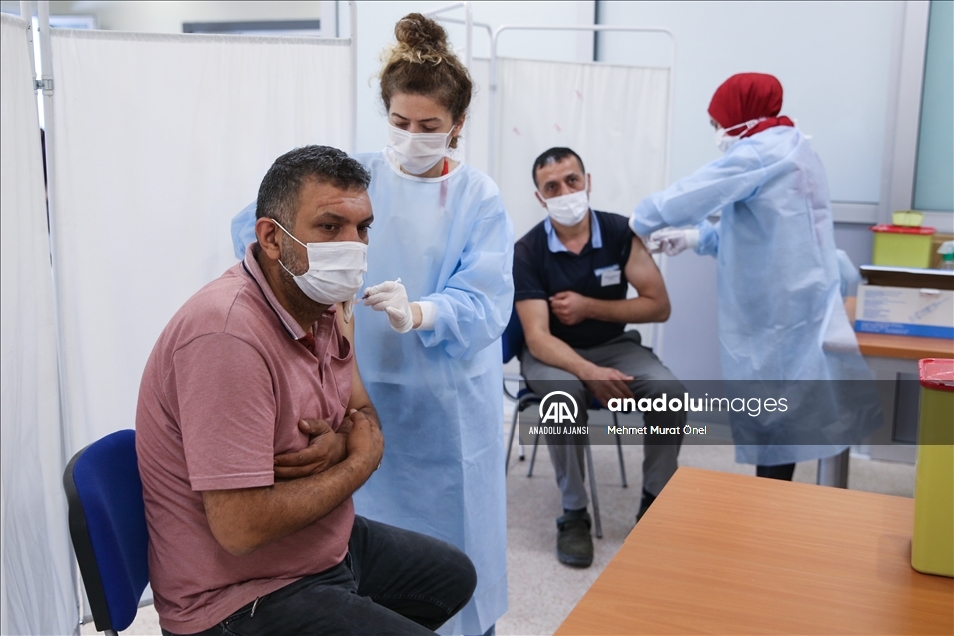 İstanbul'daki organize sanayi bölgelerinde mobil aşı uygulamasına başlandı