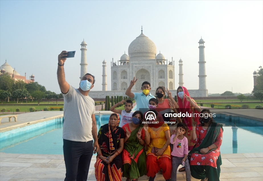 El Taj Mahal es reabierto a los turistas en India