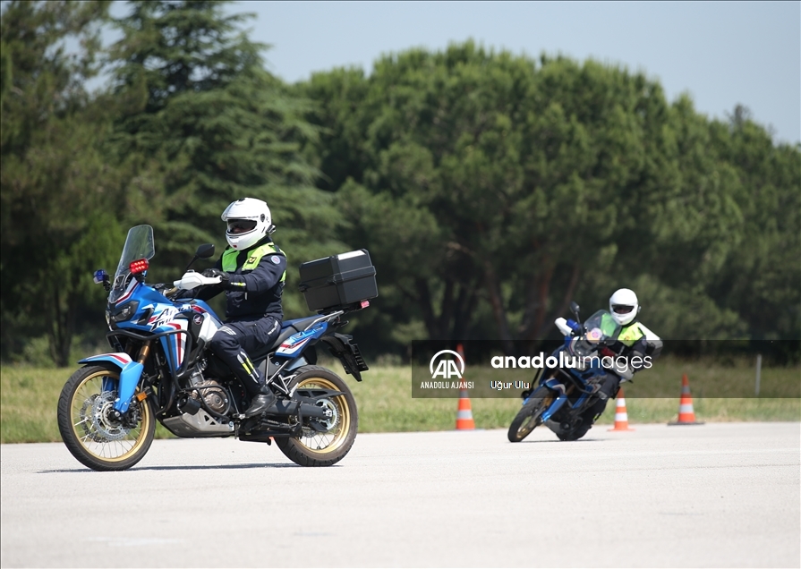 Jandarmanın motosikletli trafik ve asayiş timleri Bursa'da yetişiyor