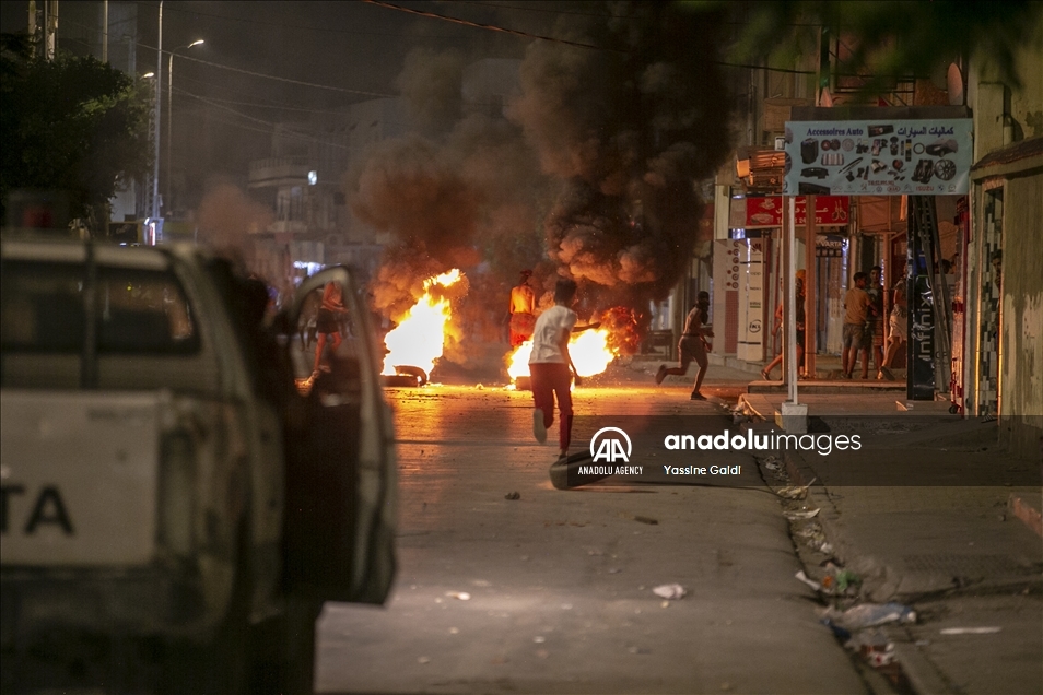 تونس.. تجدد الاحتجاجات على وفاة شاب غربي العاصمة
