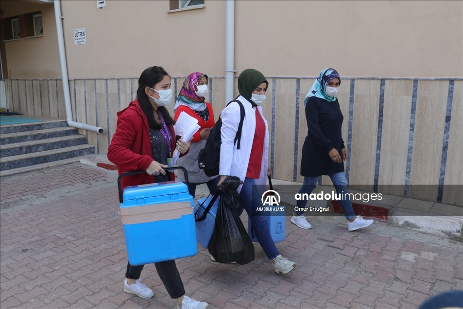 Yozgat, Kırıkkale, Sivas ve Kayseri'deki organize sanayi bölgelerinde mobil aşı uygulamasına başlandı