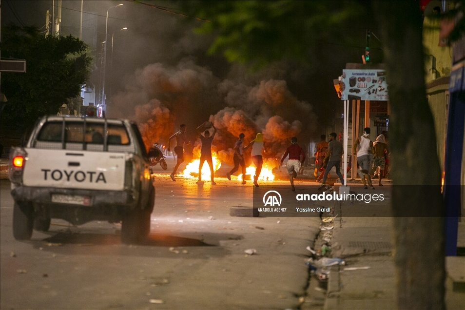تونس.. تجدد الاحتجاجات على وفاة شاب غربي العاصمة