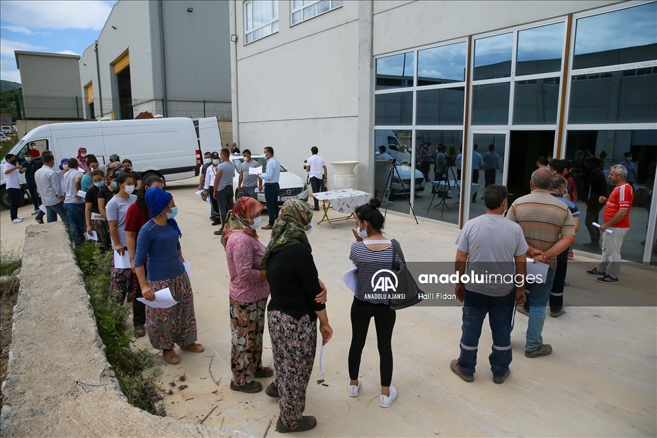 İzmir'de organize sanayi bölgesinde çalışanlara Kovid-19 aşısı yapıldı