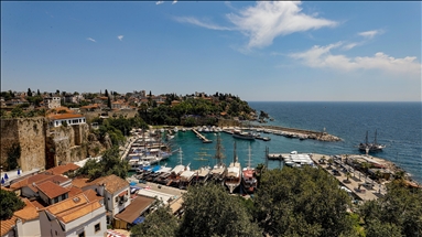 Kovid-19 vakalarının düşmesi, aşılamanın artması turizmi hareketlendirdi