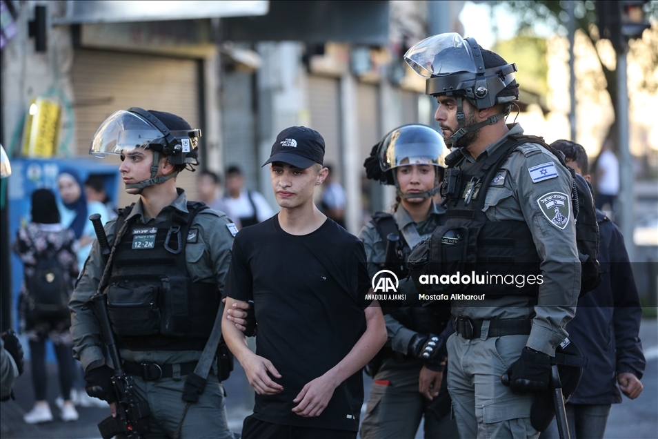 İsrail polisi, aşırı sağcı Yahudilerin Hazreti Muhammed'e hakaretini protesto eden Filistinlilere müdahale etti