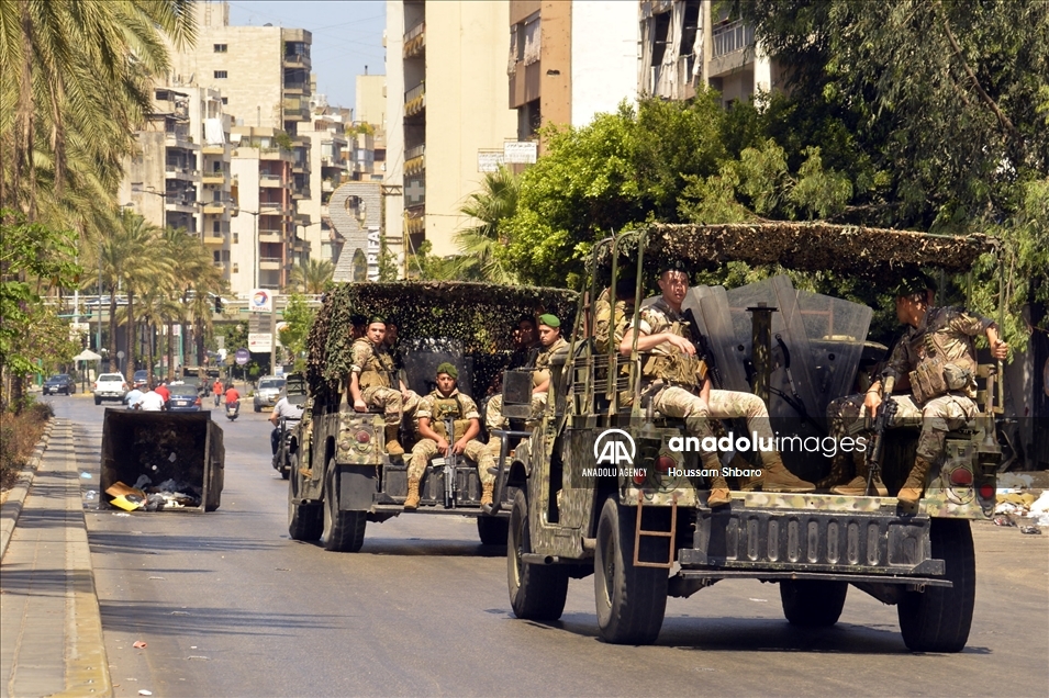 إضراب وقطع طرقات.. عمال لبنان يطالبون بـ"حكومة إنقاذ"