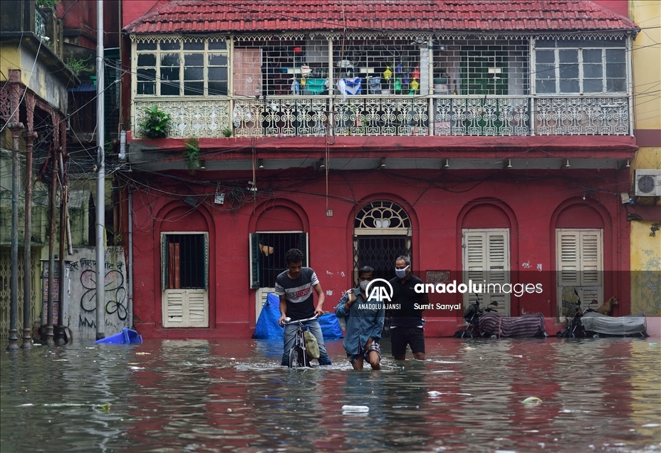 Hindistan'da Muson yağmurları sele neden oldu