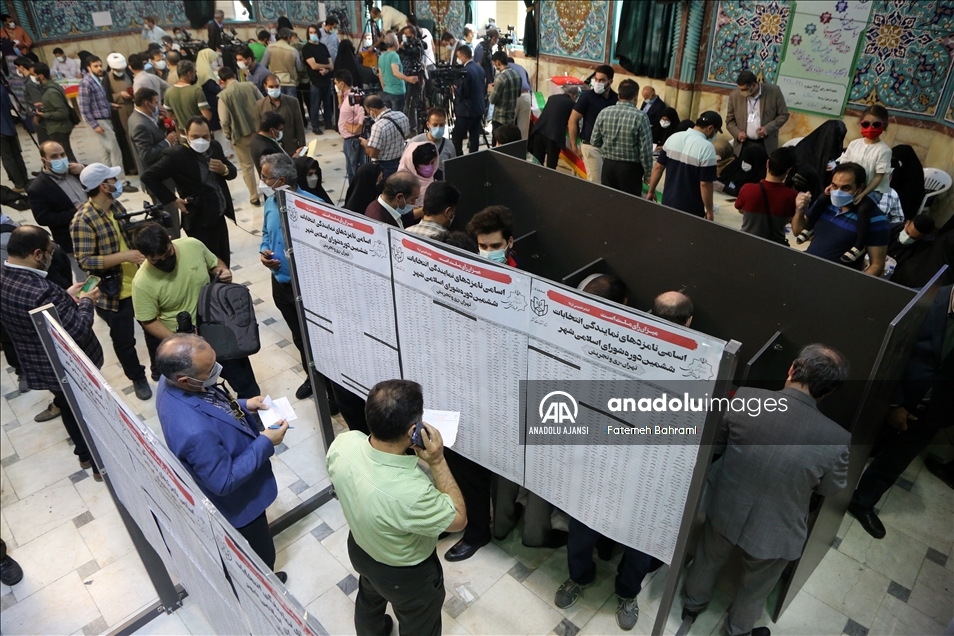 İran'da 13. Cumhurbaşkanlığı Seçimleri için oy verme işlemi devam ediyor