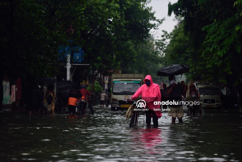 Las fuertes lluvias monzónicas provocan inundaciones en la India