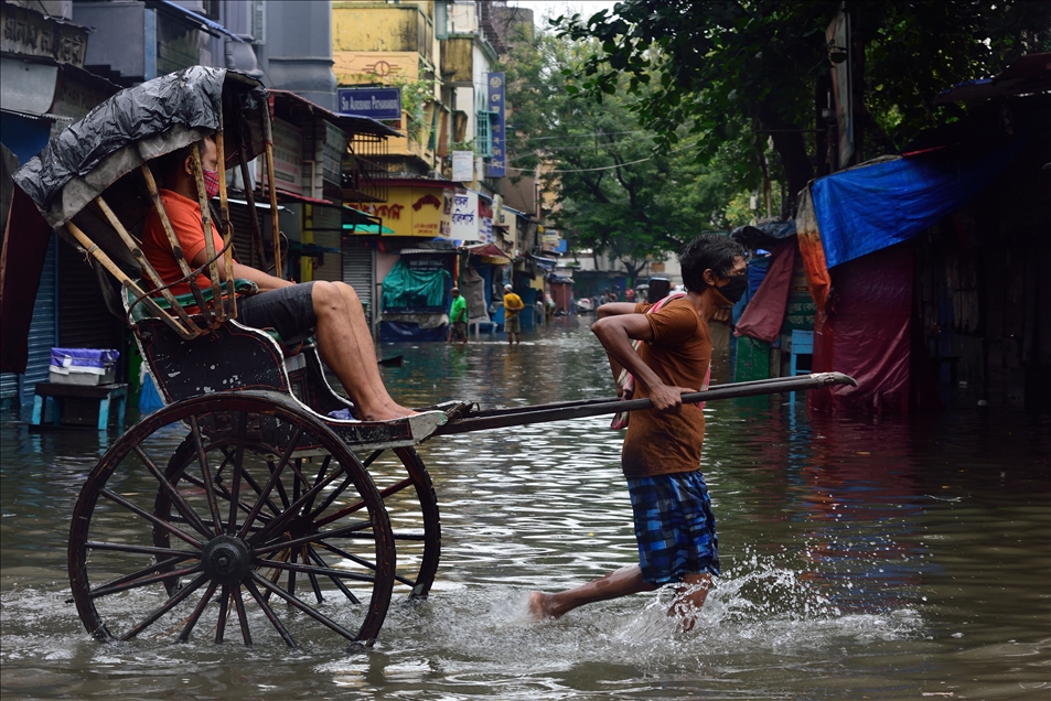 Hindistan'da Muson yağmurları sele neden oldu