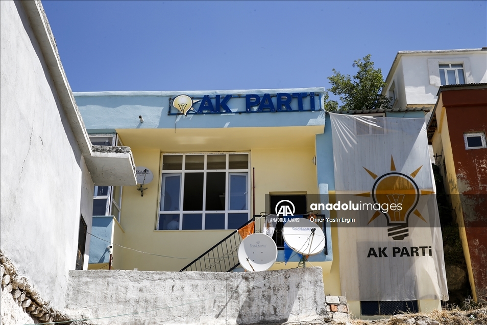 Molotofkokteylli saldırının yapıldığı AK Parti Hani İlçe Başkanlığındaki hasar görüntülendi