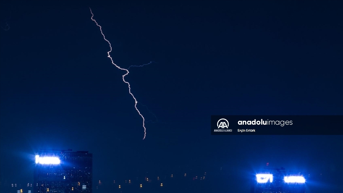 Ankara'da şimşekli gece