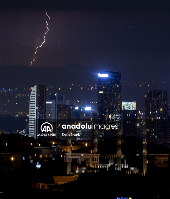 Ankara'da şimşekli gece