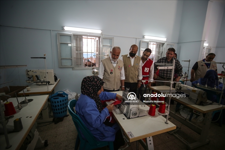 الهلال الأحمر التركي يفتتح مشروعين لأيتام غزة