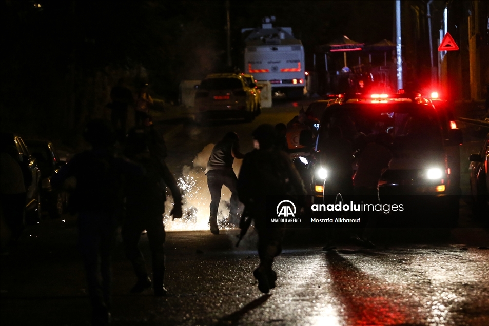 القدس.. قوات الاحتلال تقمع محتجين بالشيخ جراح وتصيب 20