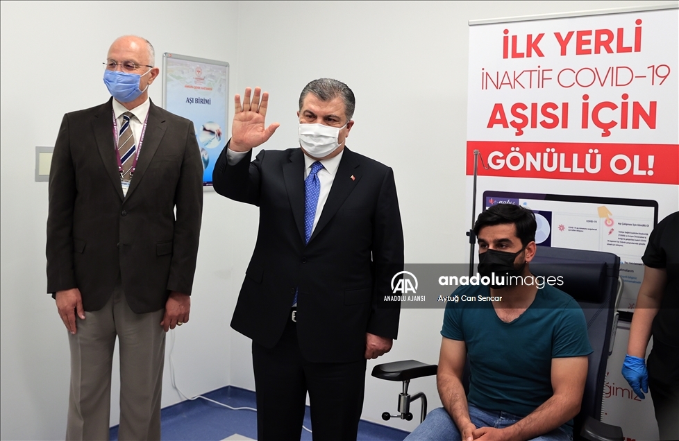 Yerli Kovid-19 aşısının Faz-3 çalışması kapsamında gönüllülerle yürütülen aşılama programı başladı