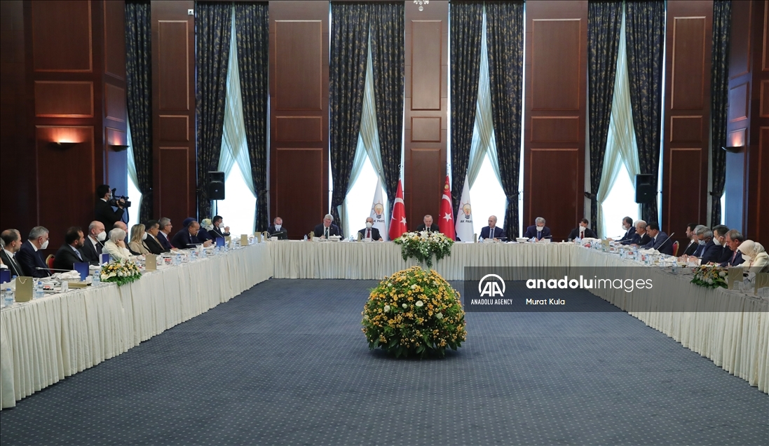 أردوغان يلتقي نوابا من "العدالة والتنمية" في أنقرة