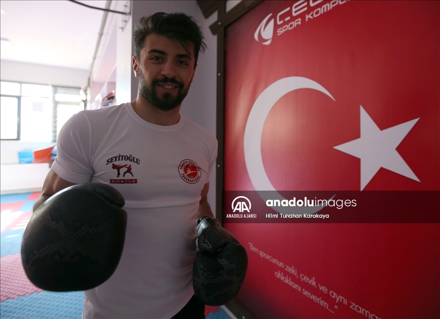 Milli kick boksçu Cebrail Gençoğlu ringde madalya, fakültede akademik kariyer peşinde