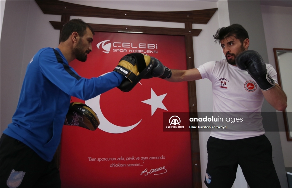 Milli kick boksçu Cebrail Gençoğlu ringde madalya, fakültede akademik kariyer peşinde