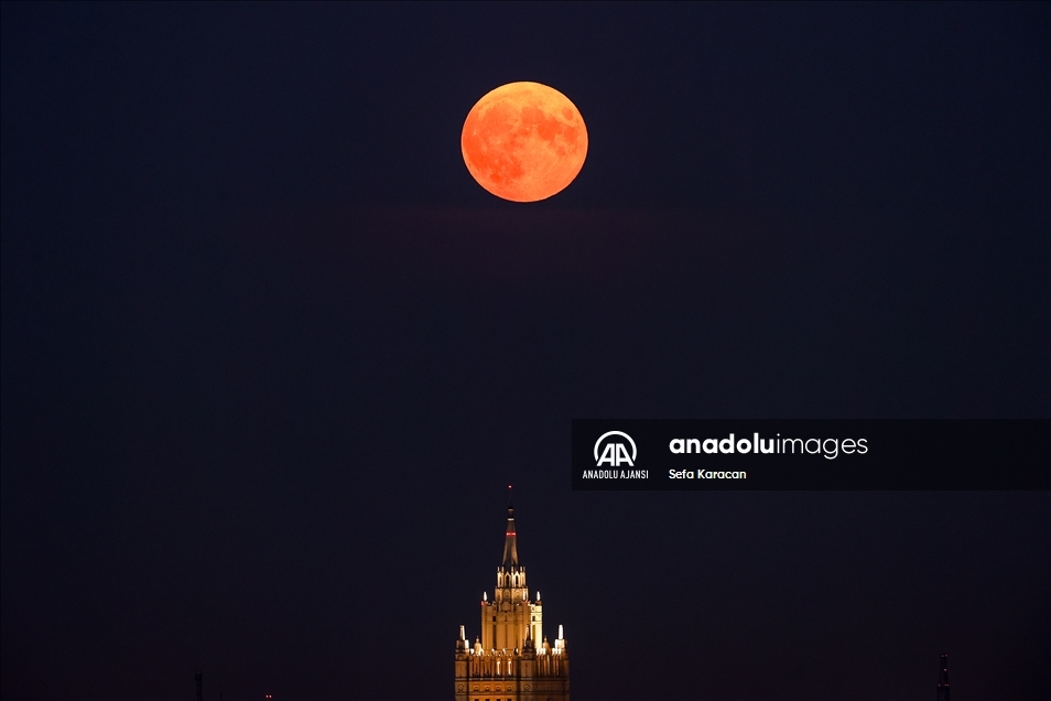 Moskova'da Haziran dolunayı 