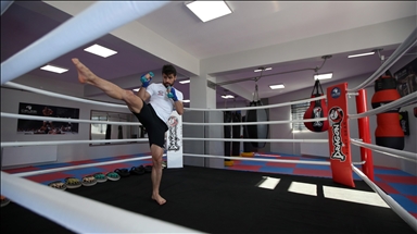 Milli kick boksçu Cebrail Gençoğlu ringde madalya, fakültede akademik kariyer peşinde