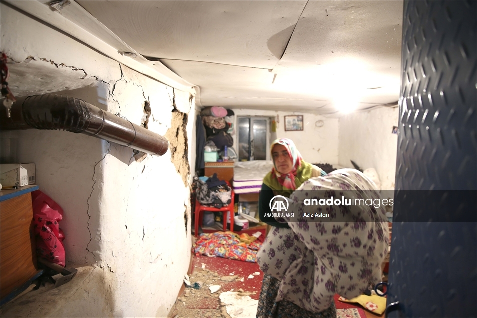 Bingöl'deki depremde bazı evler hasar gördü