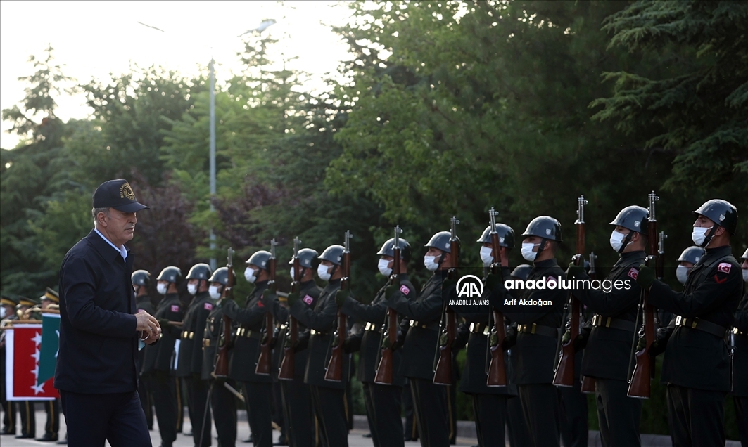 Akar, TSK'nın komuta kademesi ile 2. Ordu Karargahı’nı ziyaret etti