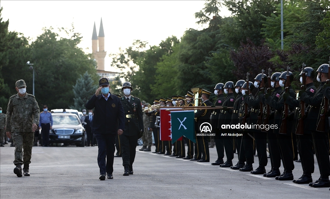 Akar, TSK'nın komuta kademesi ile 2. Ordu Karargahı’nı ziyaret etti