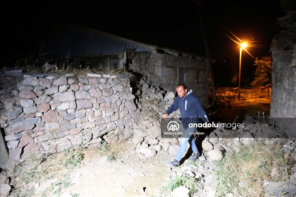 Bingöl'deki depremde bazı evler hasar gördü