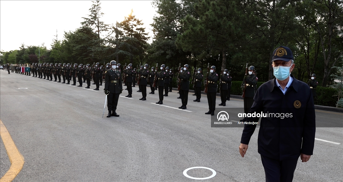 Akar, TSK'nın komuta kademesi ile 2. Ordu Karargahı’nı ziyaret etti