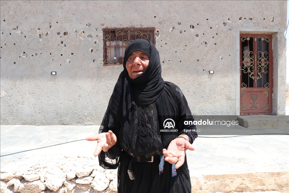 سوريا.. سكان "تل أبيض" يتظاهرون ضد إرهاب "ي ب ك"