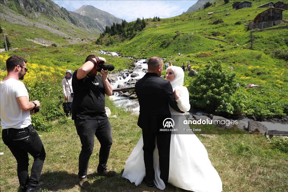 هضبة "ألفيت" التركية.. وجهة العرائس لالتقاط الصور التذكارية