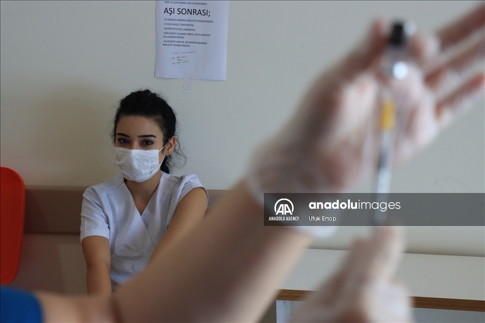 آغاز تزریق دوز سوم واکسن کرونا در ترکیه 