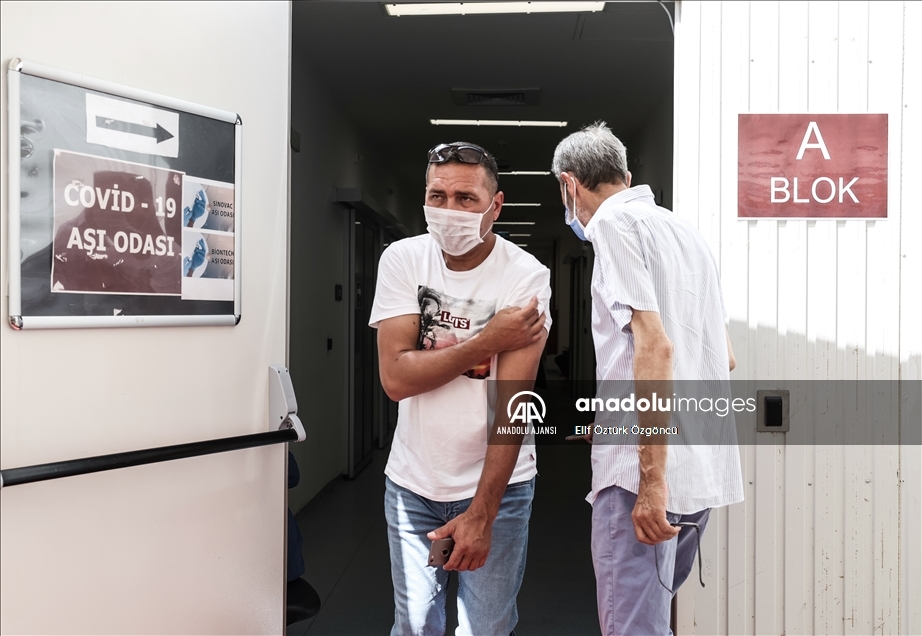 İstanbul'da Kovid-19 ile mücadelede 3. doz aşı uygulaması başlatıldı