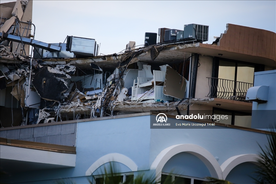 Miami'de çöken 13 katlı binada ölenlerin sayısı 20'ye çıktı