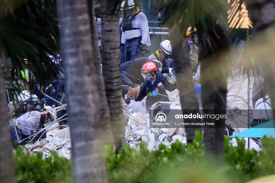 Miami'de çöken 13 katlı binada ölenlerin sayısı 20'ye çıktı
